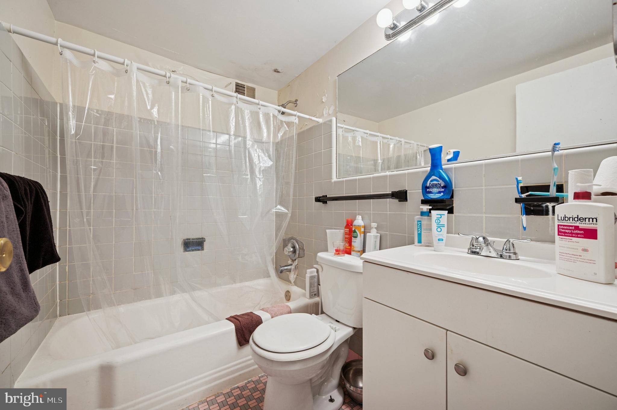 2101 Chestnut Street, Unit 502 Philadelphia, PA 19103 - Photo 10 of 17