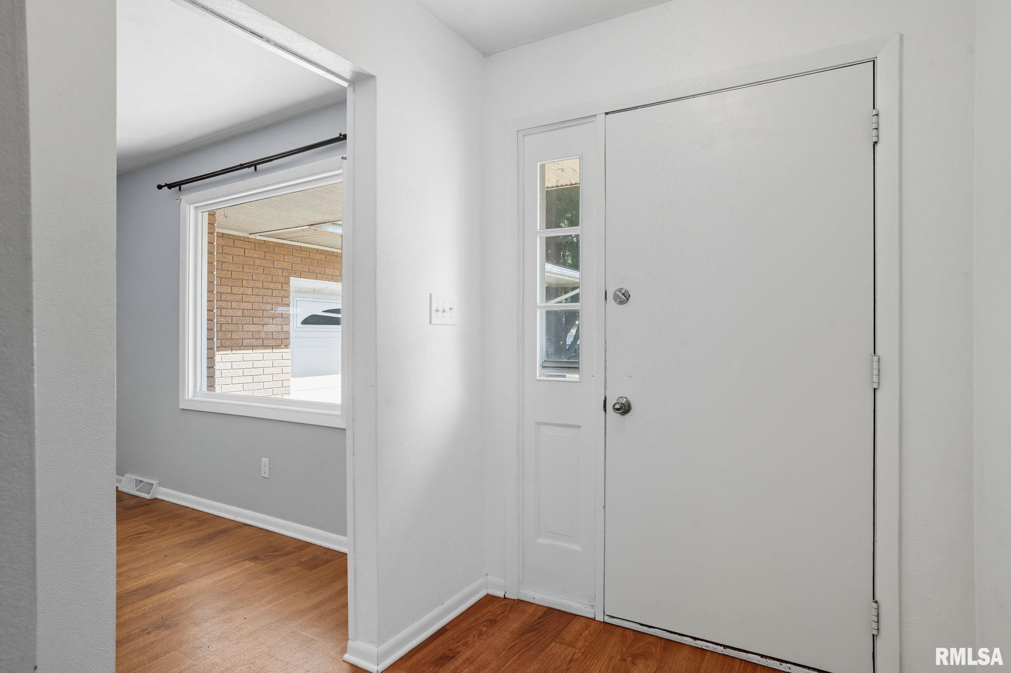 109 North 3rd Street Colona, IL 61241 - Photo 3 of 33