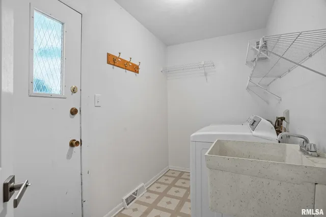 $235,000 | 109 North 3rd Street, Colona, IL 61241