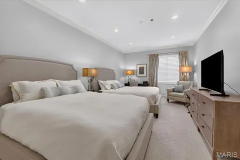 $749,000 | 816 South Hanley Road, Unit 15B, Clayton, MO 63105