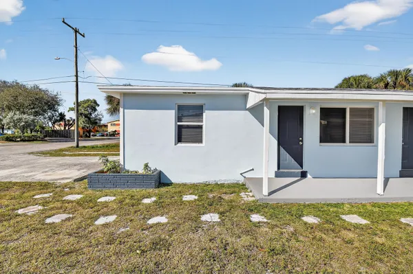 $1,800 | 58 West 27th Street, Unit 1, Riviera Beach, FL 33404