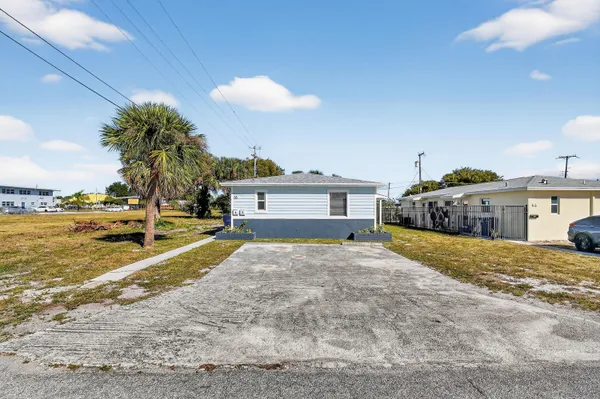 $1,800 | 58 West 27th Street, Unit 1, Riviera Beach, FL 33404