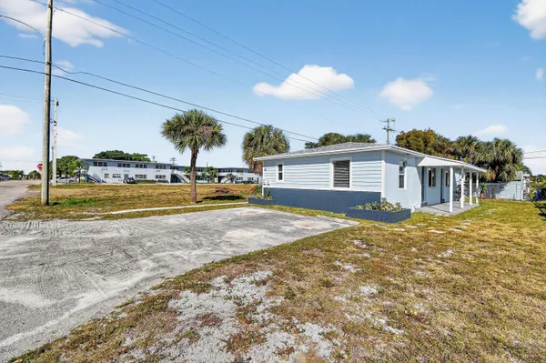 $1,800 | 58 West 27th Street, Unit 1, Riviera Beach, FL 33404