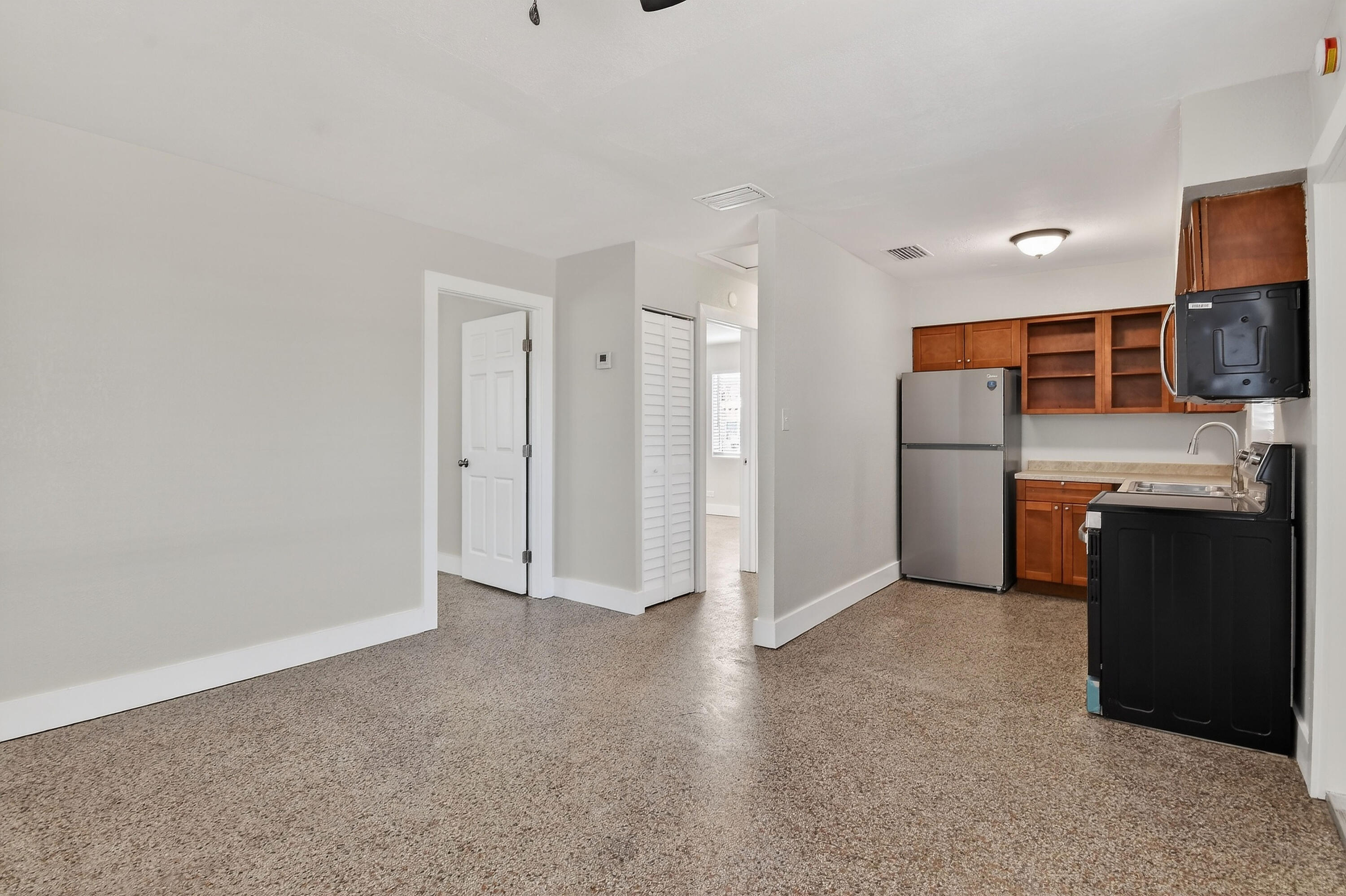 58 West 27th Street, Unit 1 Riviera Beach, FL 33404 - Photo 3 of 16 3