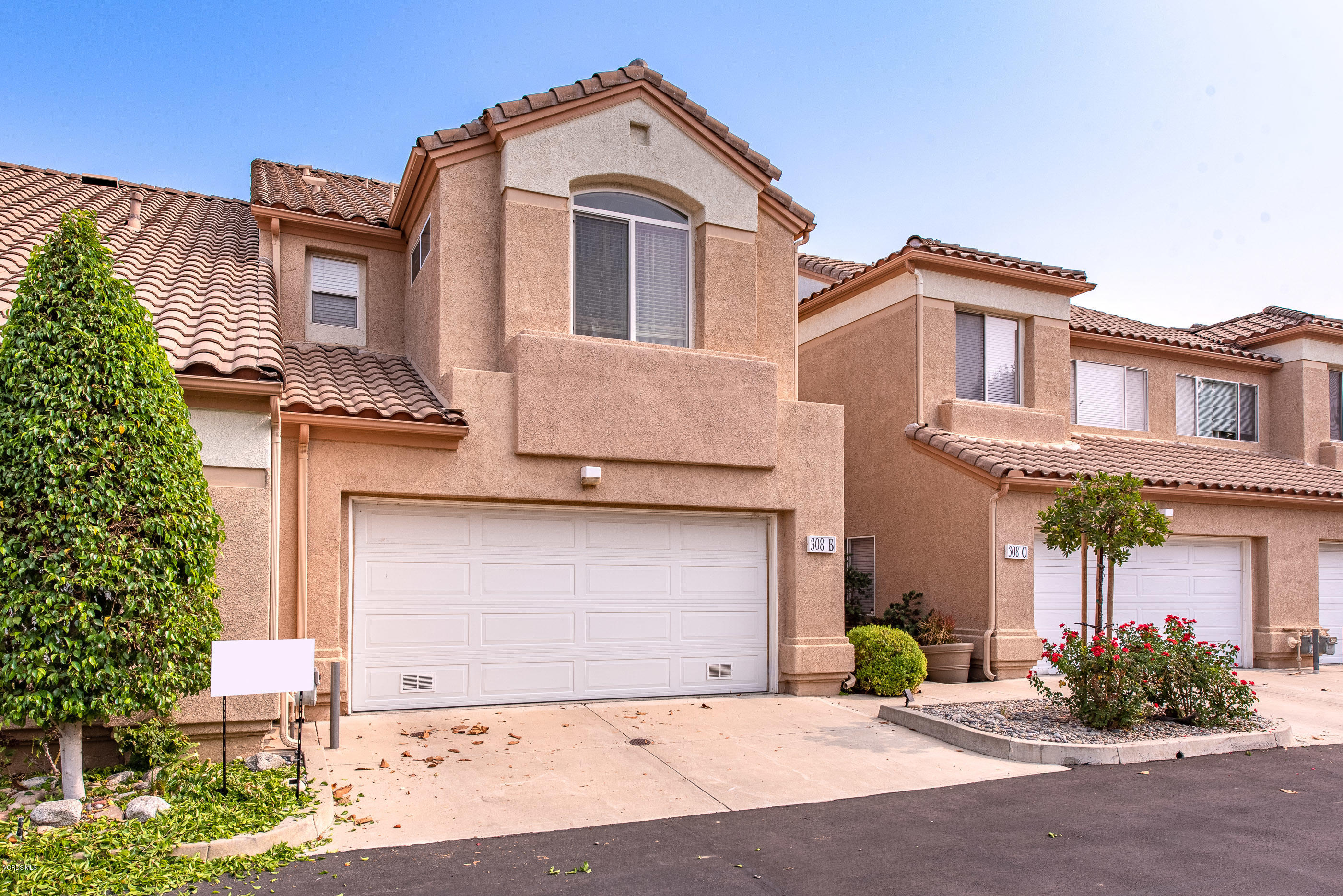 308 Hedge Row Lane, Unit B Simi Valley, CA 93065 - Photo 2 of 27