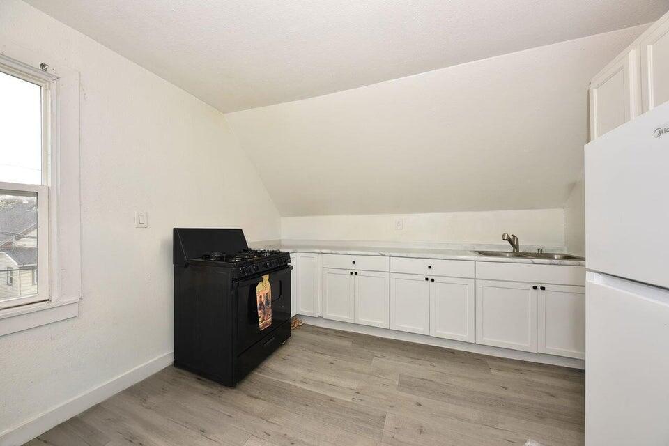 2166 South 6th Street, Unit UPPR Milwaukee, WI 53215 - Photo 11 of 12 Kitchen