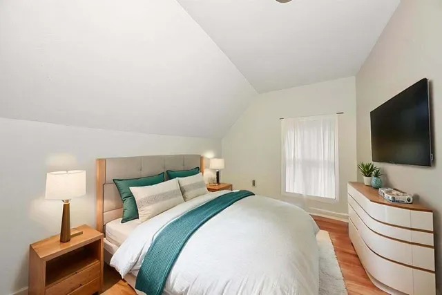 $1,200 | 2166 South 6th Street, Unit UPPR, Milwaukee, WI 53215