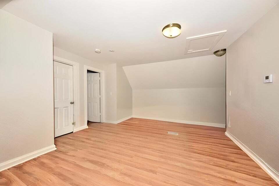 2166 South 6th Street, Unit UPPR Milwaukee, WI 53215 - Photo 7 of 12 Living room