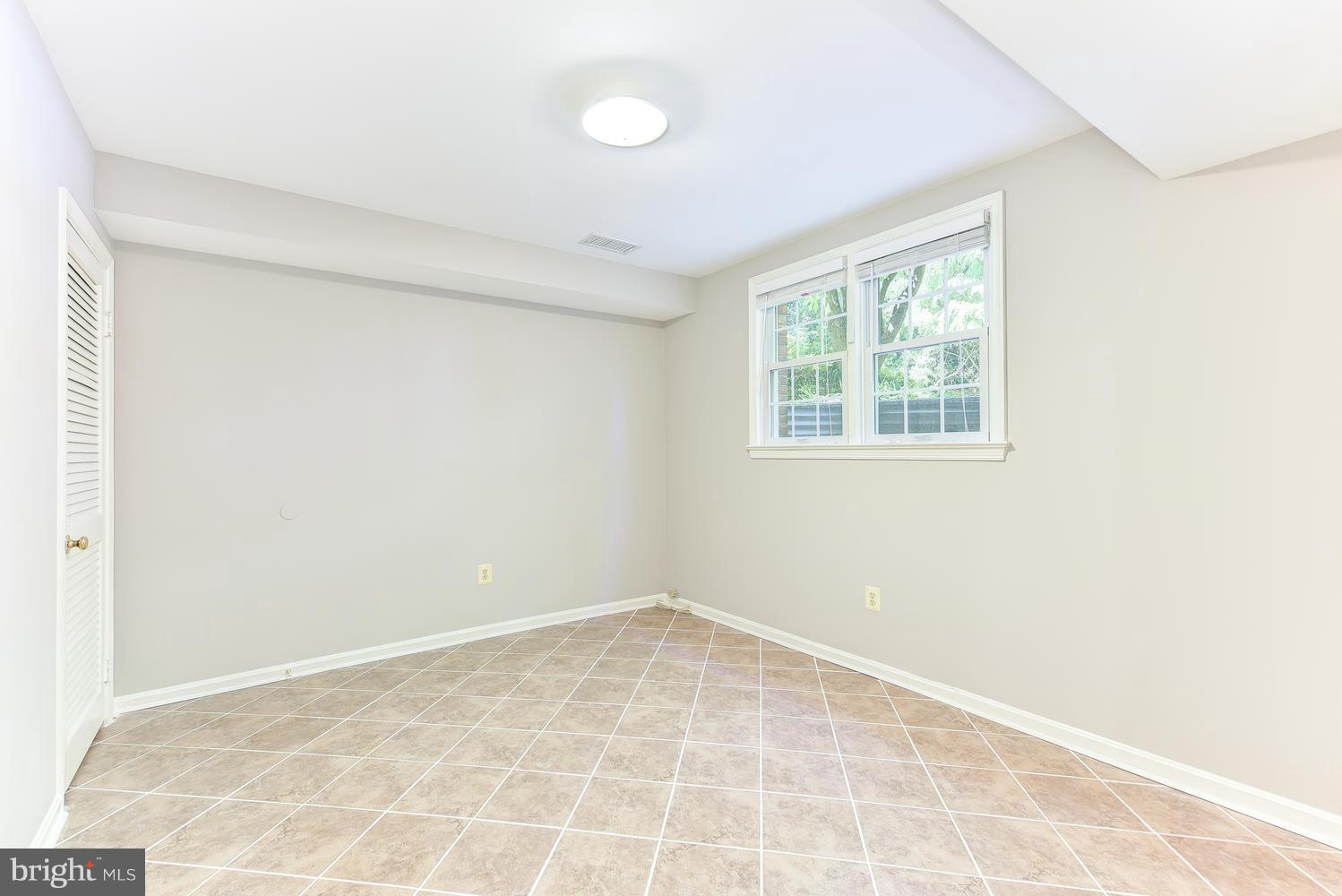 1159 Randolph Road McLean, VA 22101 - Photo 20 of 30 In law/au-pair/den