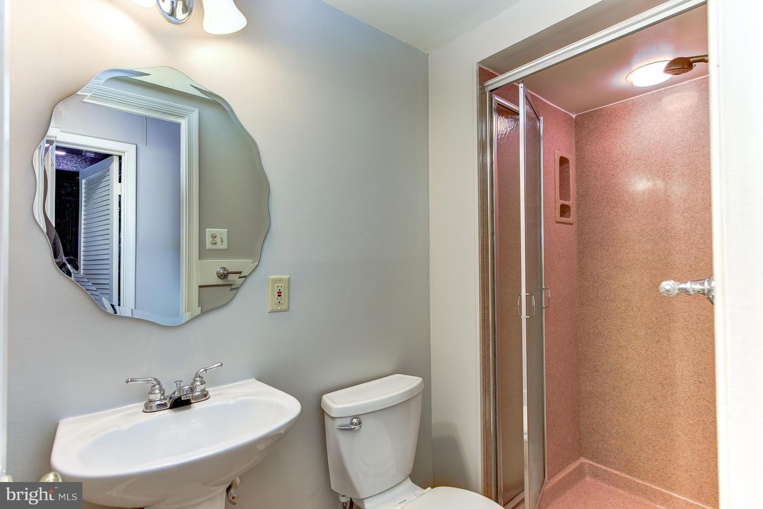 1159 Randolph Road McLean, VA 22101 - Photo 24 of 30 Bath