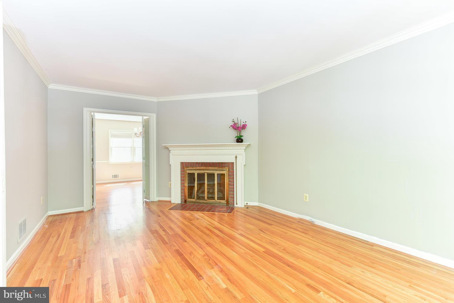 1159 Randolph Road McLean, VA 22101 - Photo 4 of 30 Living Room