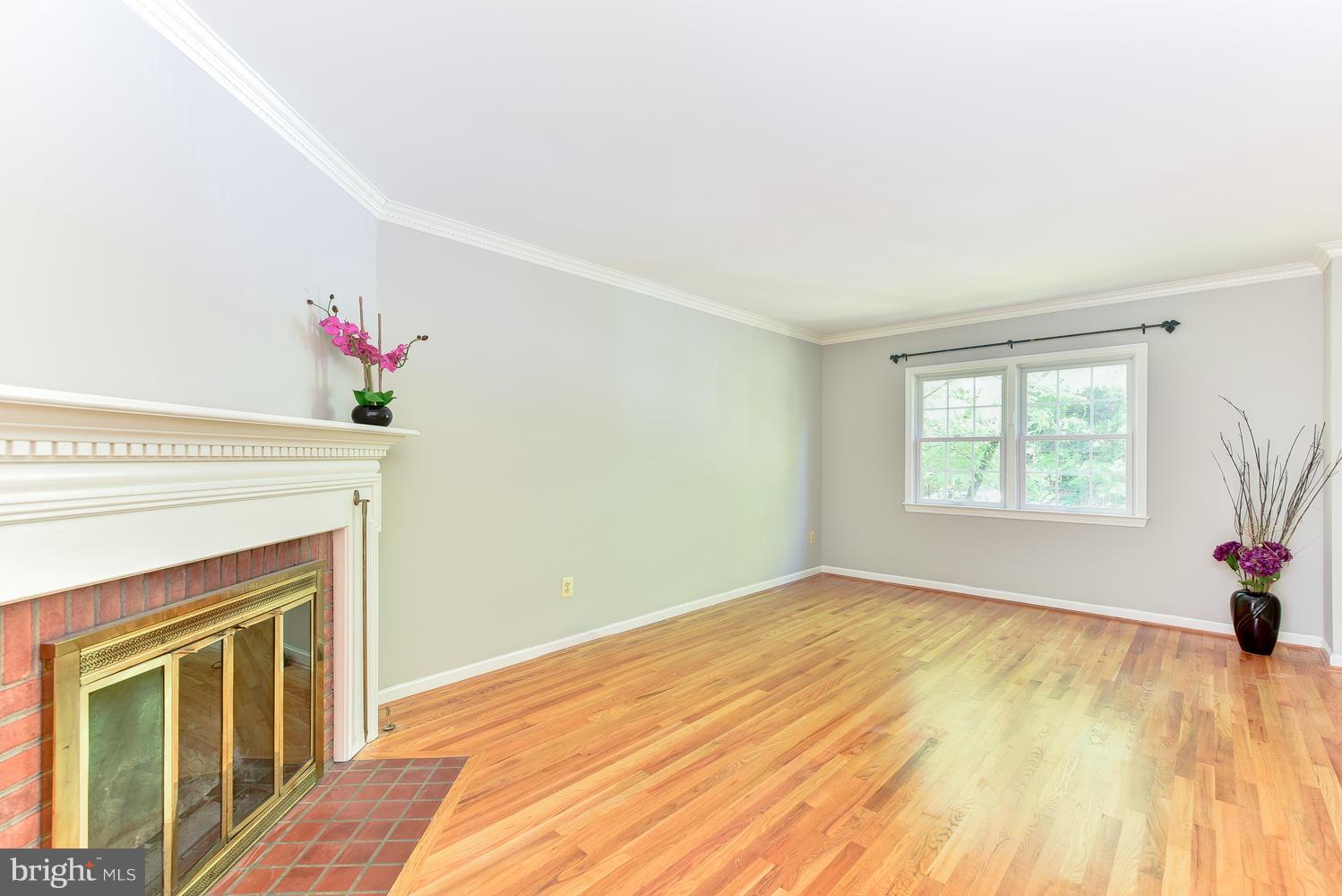 1159 Randolph Road McLean, VA 22101 - Photo 5 of 30 Living Room