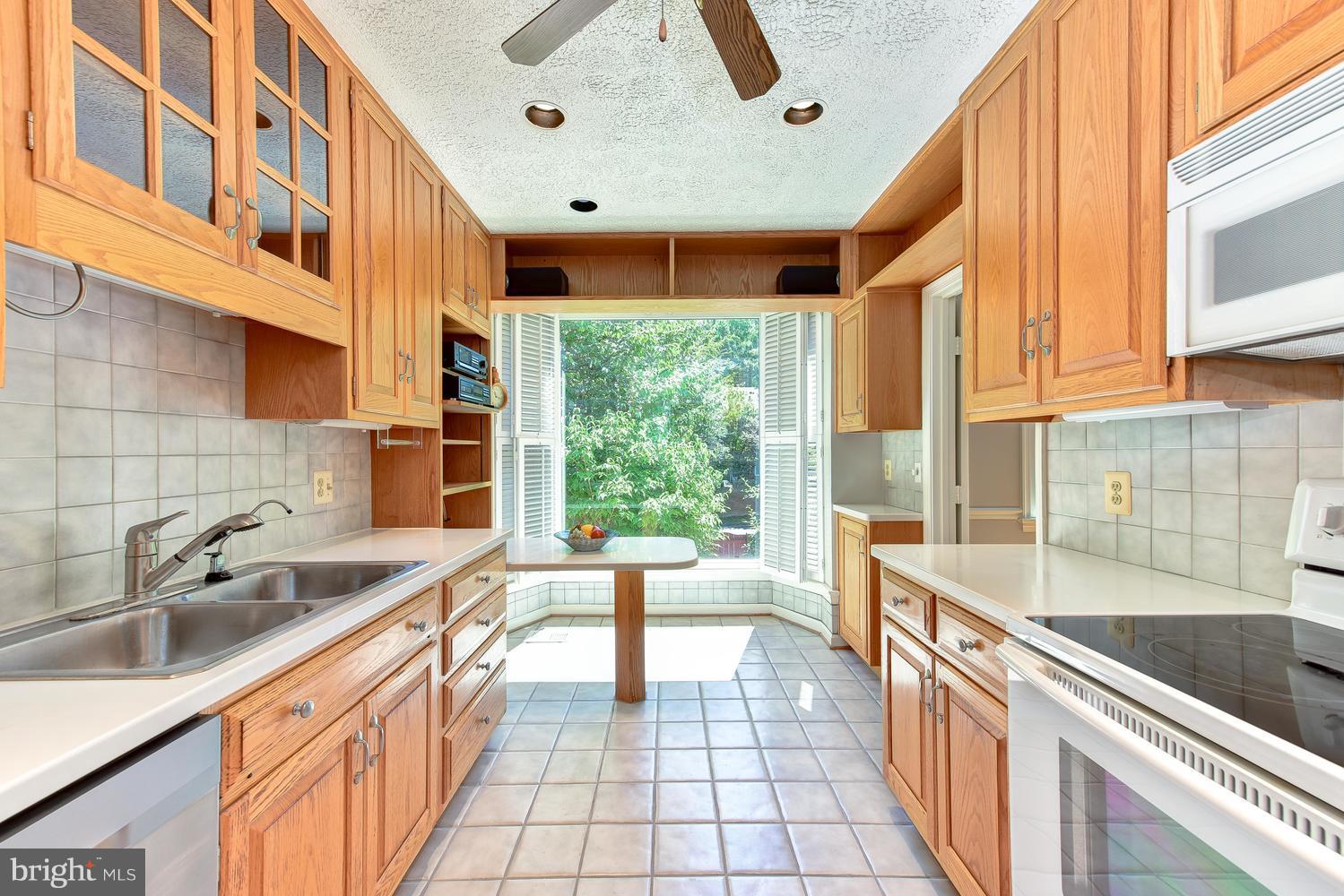 1159 Randolph Road McLean, VA 22101 - Photo 7 of 30 Kitchen