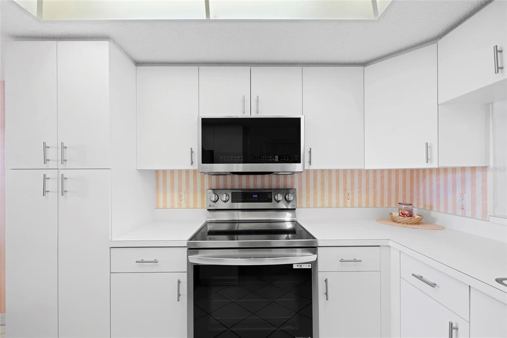 6507 Stone River Road, Unit 304 Bradenton, FL 34203 - Photo 9 of 51 a kitchen with a stove and a microwave