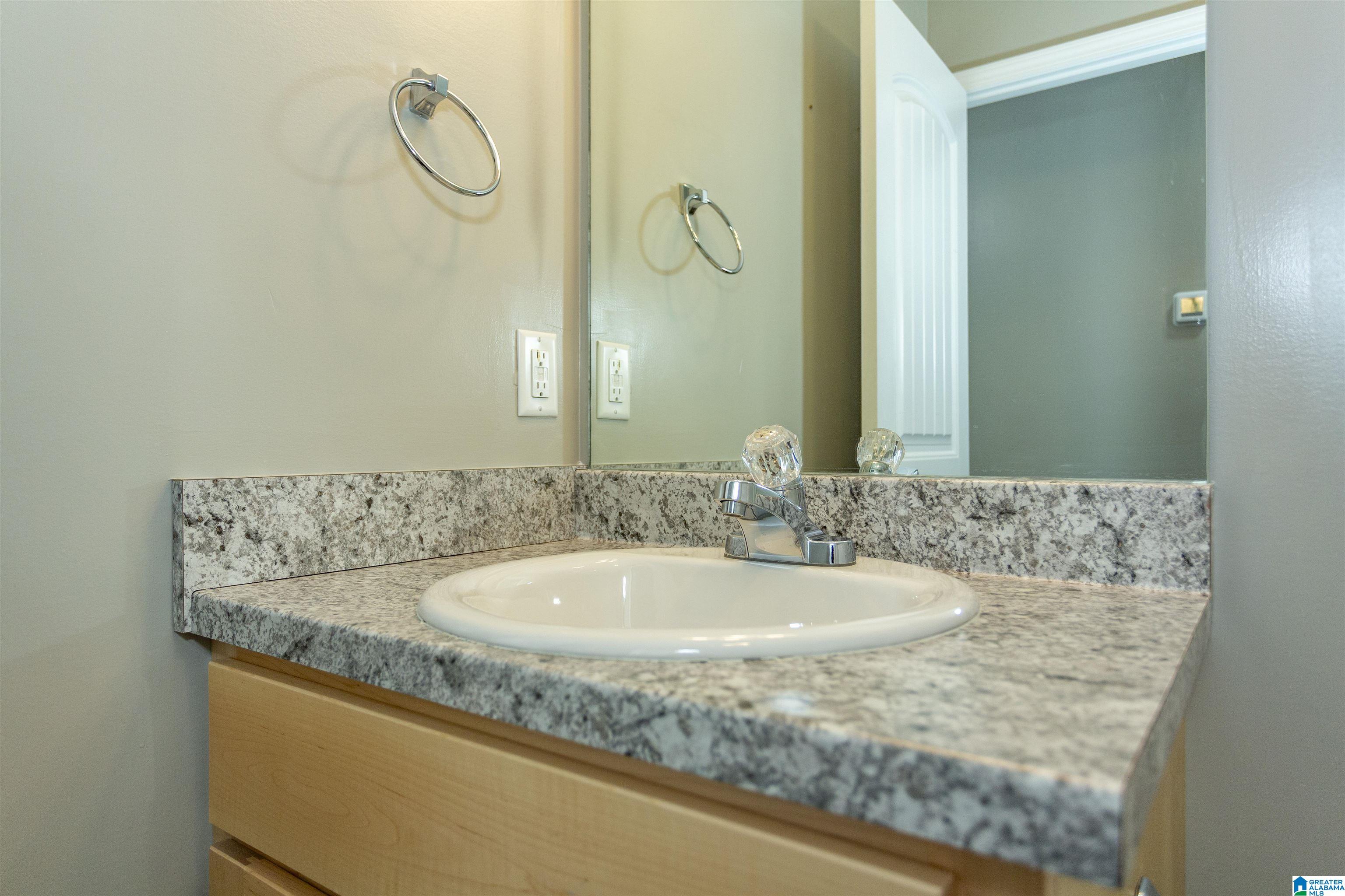 337 Central Avenue Oneonta, AL 35121 - Photo 3 of 46