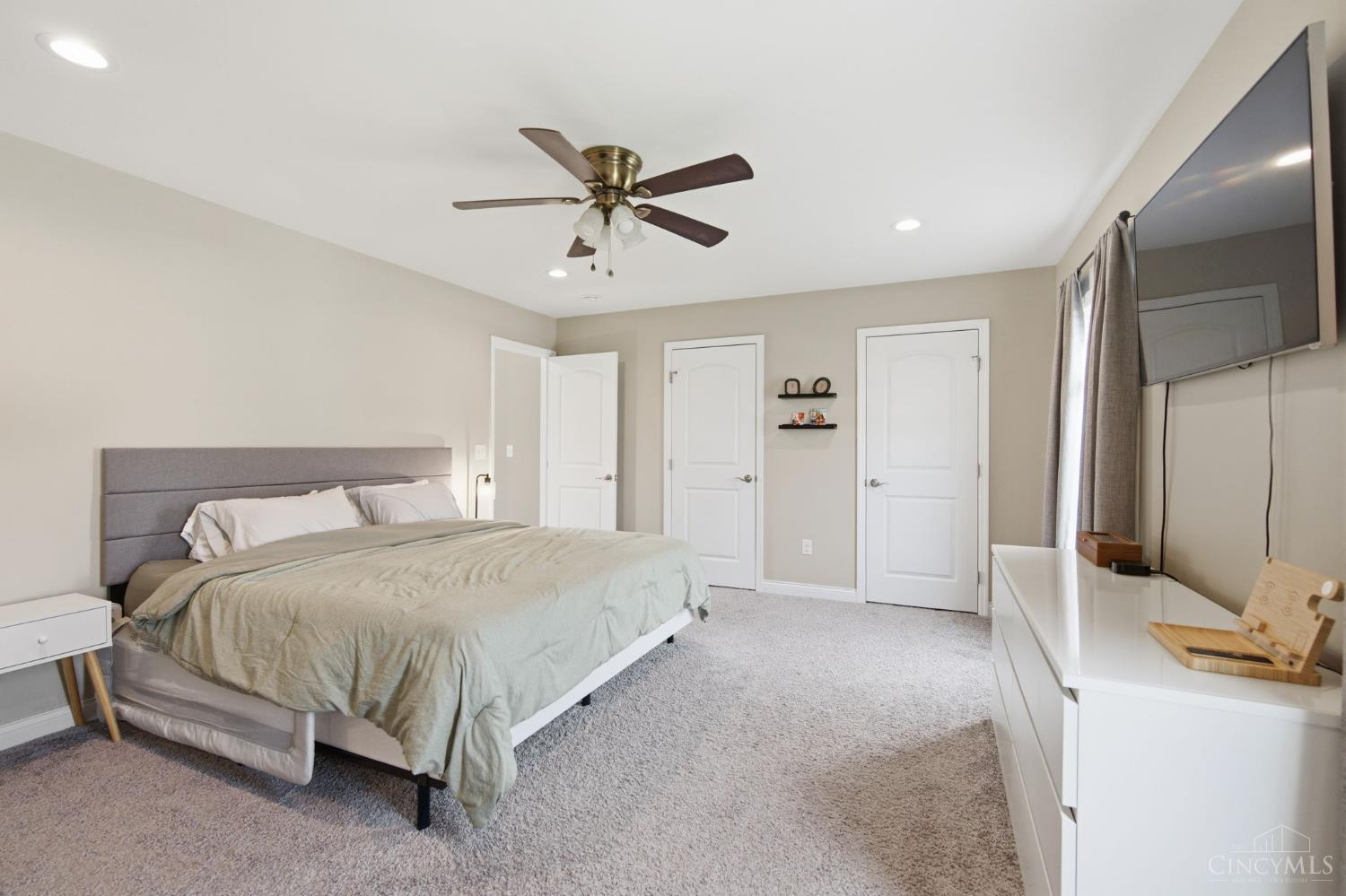 3654 Boomer Road Cincinnati, OH 45247 - Photo 13 of 33 Gallery Image 13