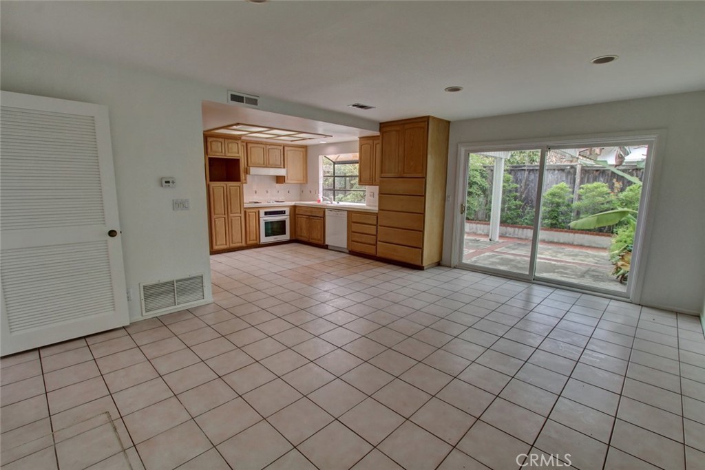 8 Sparrowhawk Irvine, CA 92604 - Photo 25 of 59 an empty room with windows