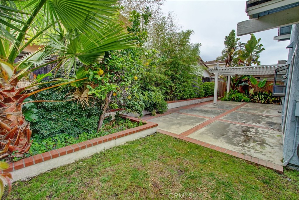 8 Sparrowhawk Irvine, CA 92604 - Photo 31 of 59 a view of a garden with plants