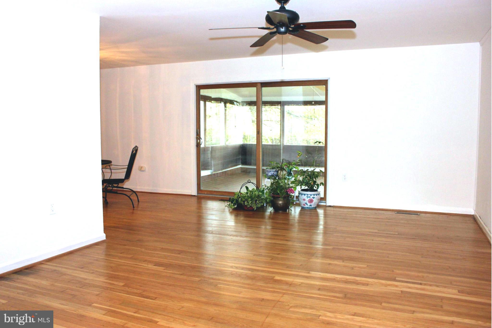 13113 Claxton Drive Laurel, MD 20708 - Photo 11 of 30 Living Room