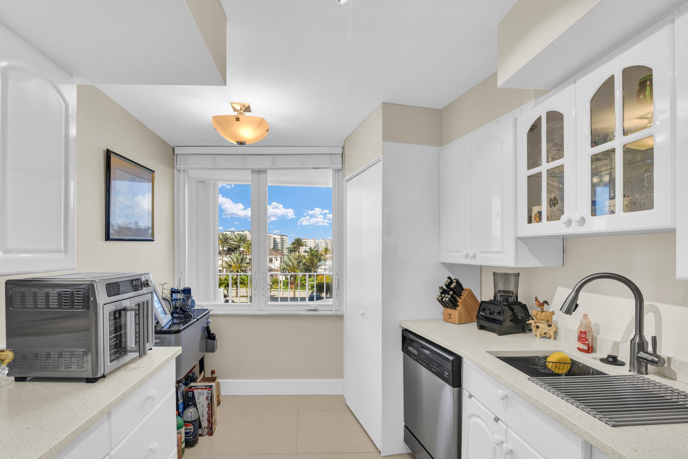 500 South Ocean Boulevard, Unit 309 Boca Raton, FL 33432 - Photo 10 of 61 CHALFONTE 309N -16