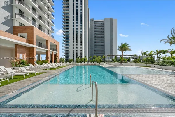$5,163 | 16395 Biscayne Boulevard, Unit 1524, North Miami Beach, FL 33160