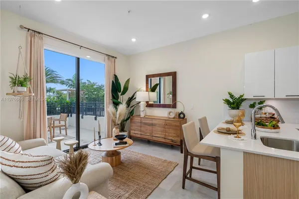 $5,163 | 16395 Biscayne Boulevard, Unit 1524, North Miami Beach, FL 33160