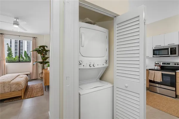 $5,163 | 16395 Biscayne Boulevard, Unit 1524, North Miami Beach, FL 33160