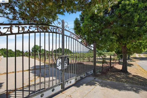 $7,490,000 | 9500 Santos Ranch Road, Pleasanton, CA 94588