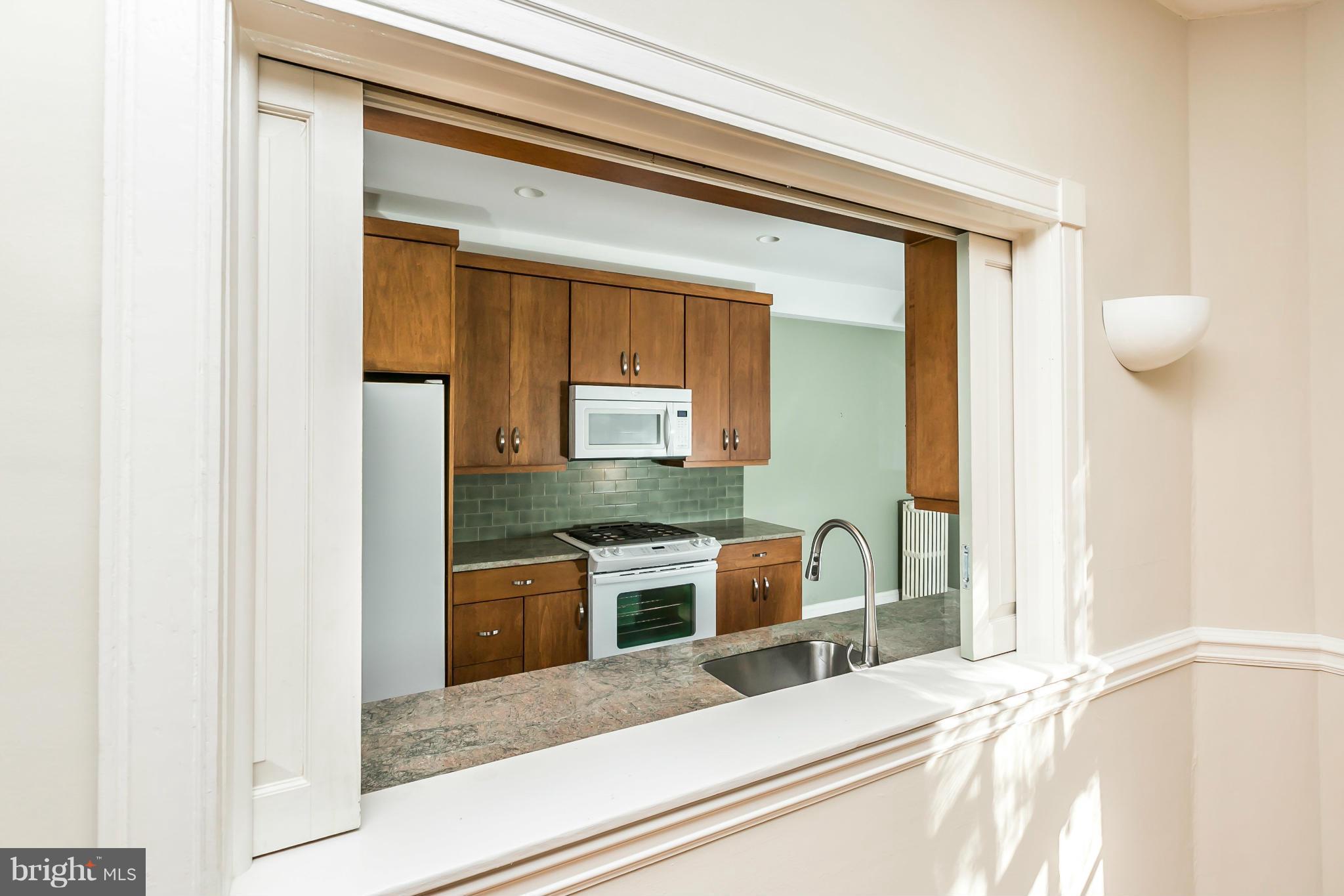 3525 Newland Road Baltimore, MD 21218 - Photo 14 of 30 Pass through to kitchen