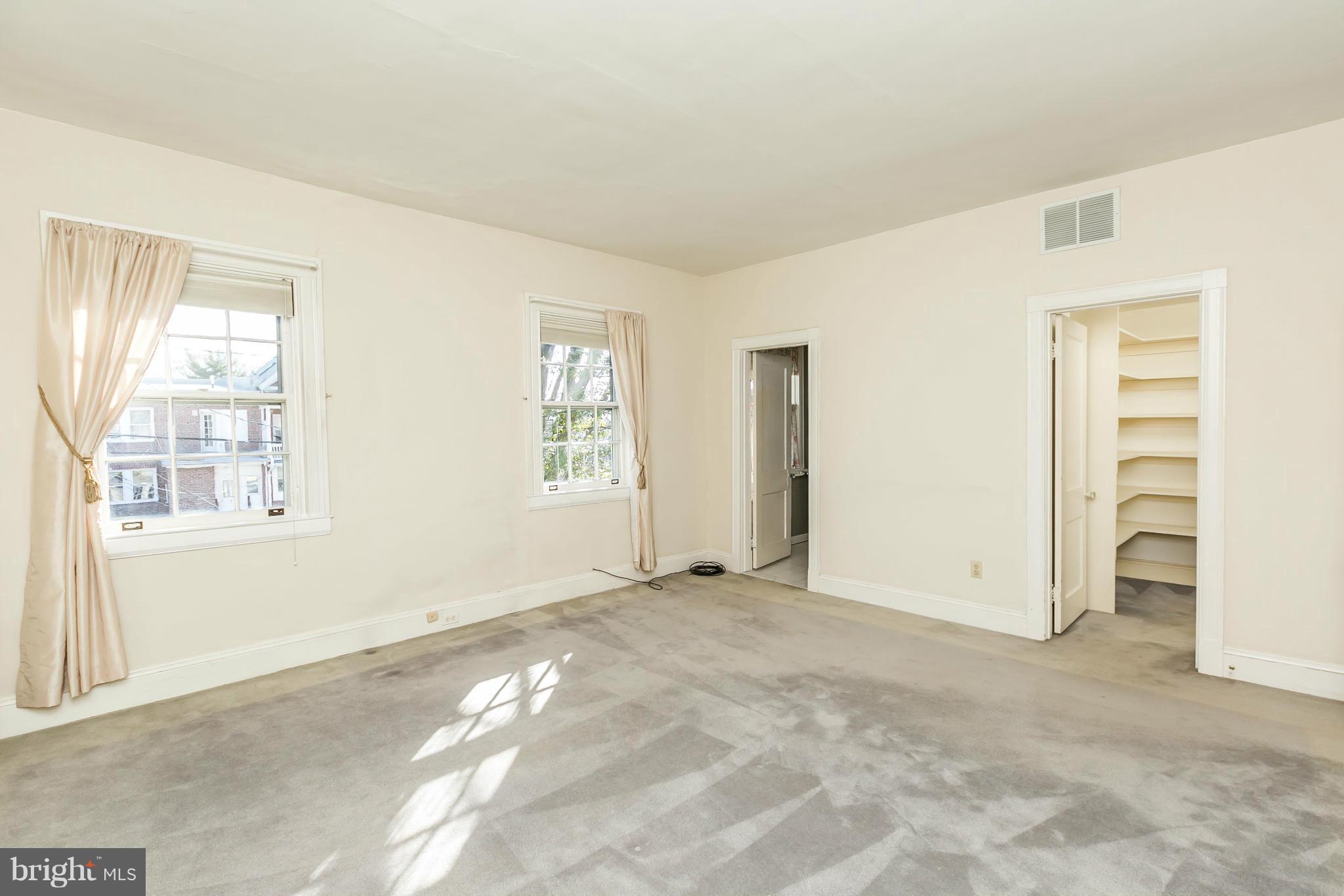 3525 Newland Road Baltimore, MD 21218 - Photo 22 of 30 En-suite bath and entry to walk in closet