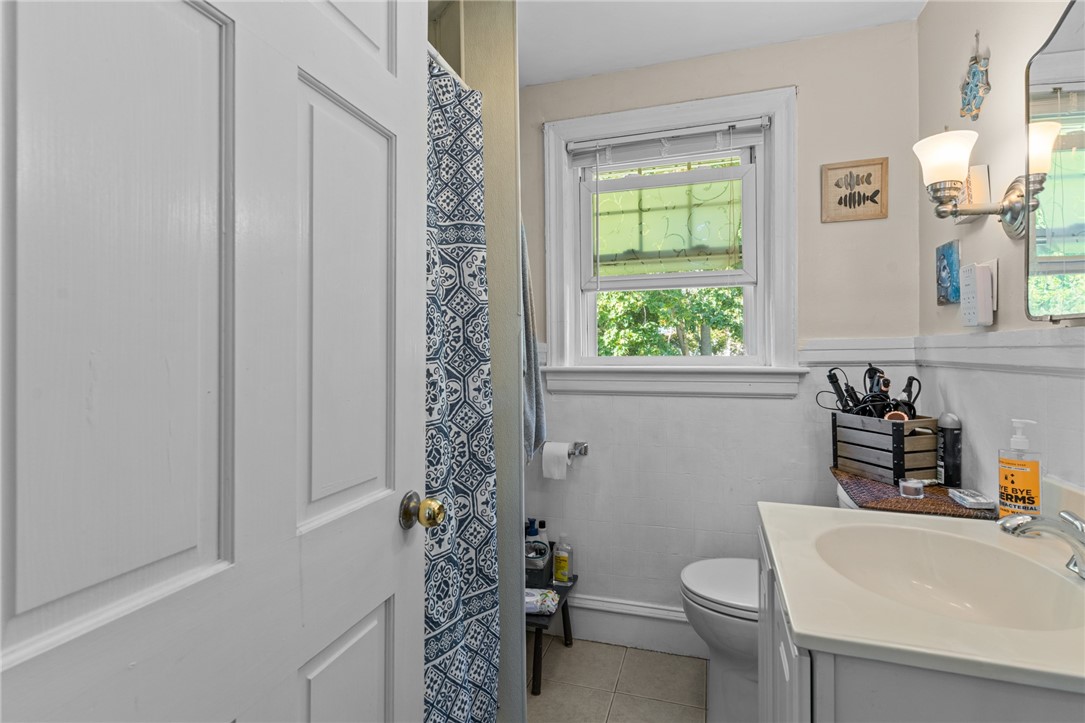 31 Roma Street Bristol, RI 02809 - Photo 26 of 39 2nd Floor Bathroom with Tub and Shower