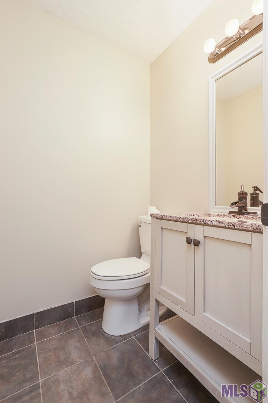 4625 Parkoaks Drive, Unit 37 Baton Rouge, LA 70816 - Photo 8 of 24