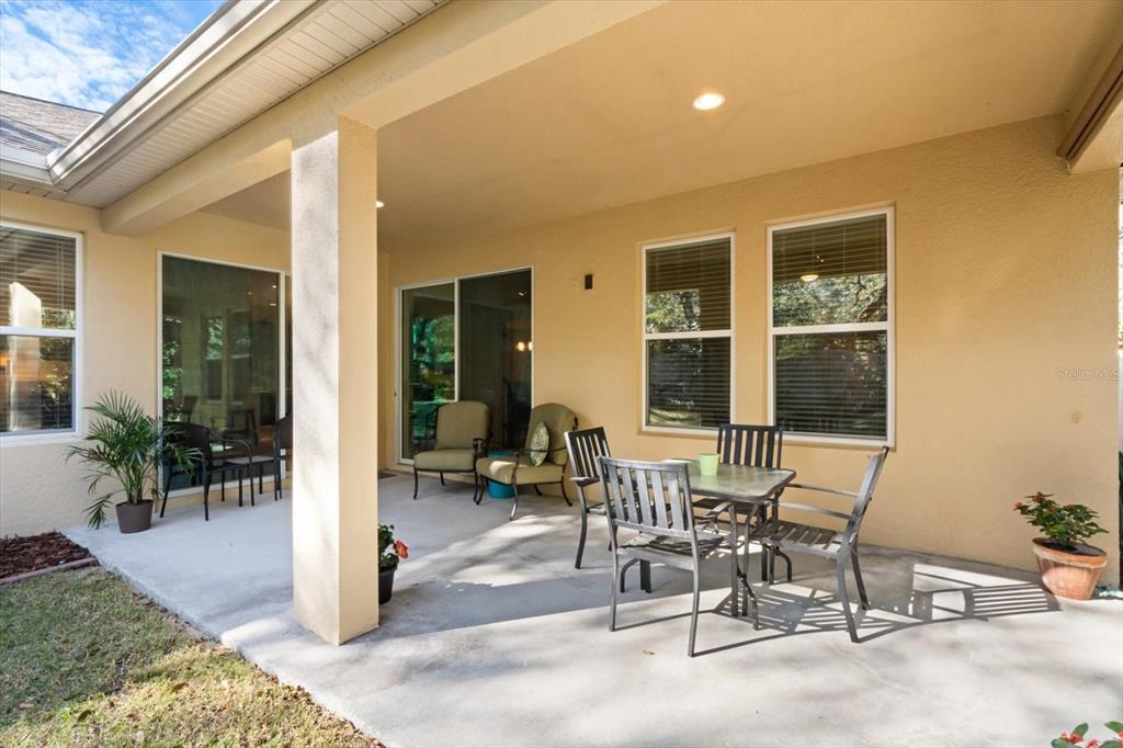 2709 Tree Meadow Loop Apopka, FL 32712 - Photo 22 of 31 a building outdoor space with patio furniture and potted plants