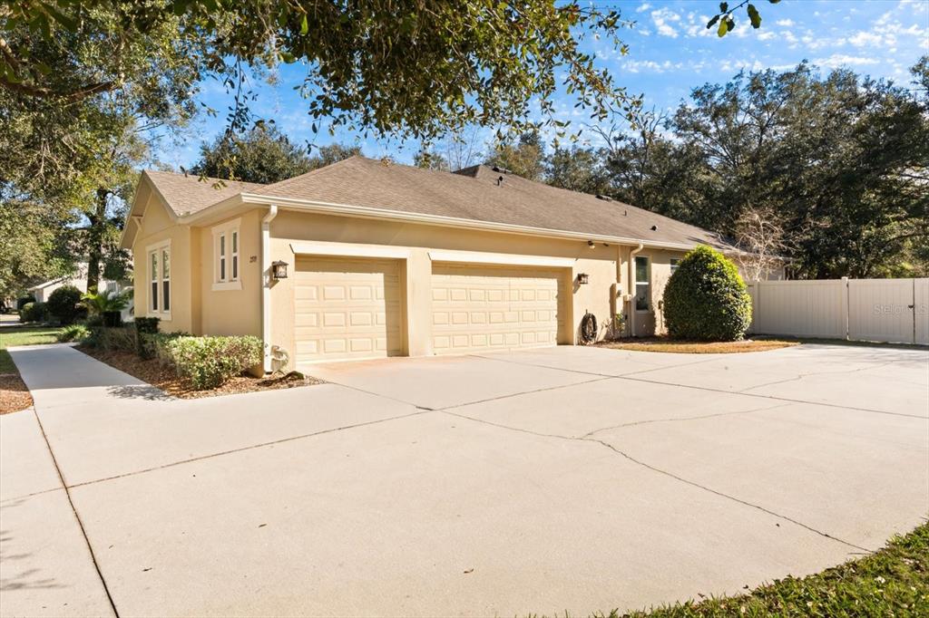 2709 Tree Meadow Loop Apopka, FL 32712 - Photo 23 of 31 a front view of a house with a garden