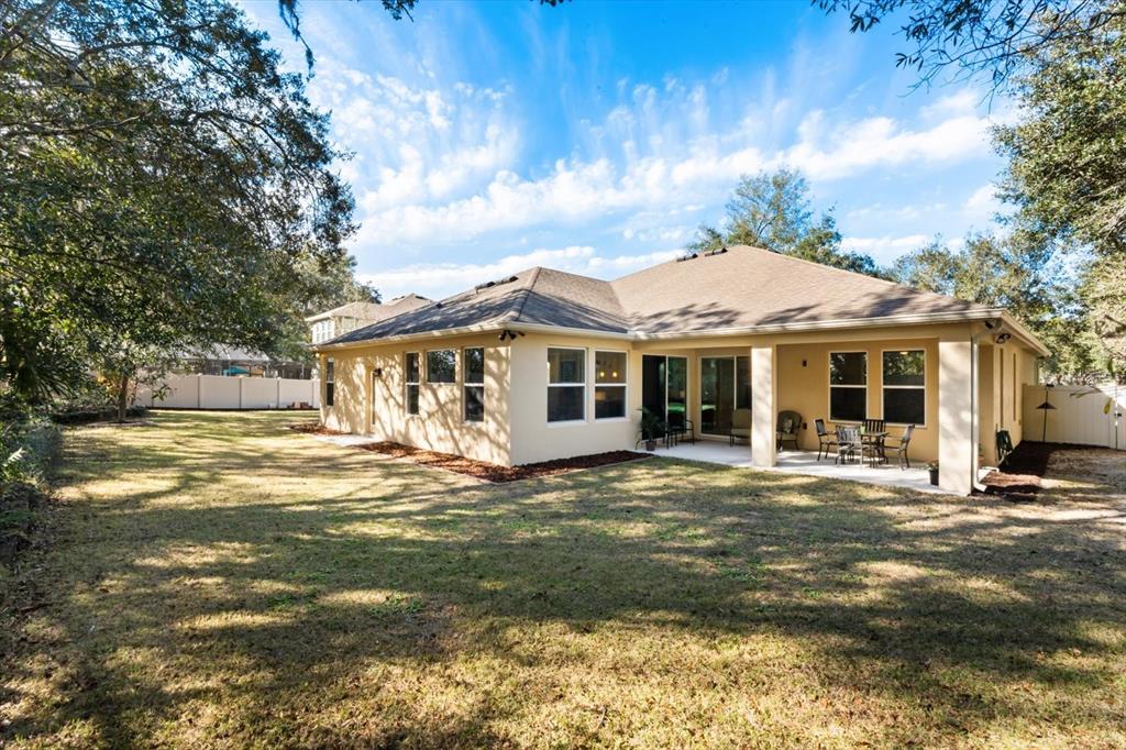 2709 Tree Meadow Loop Apopka, FL 32712 - Photo 24 of 31 a front view of a house with a garden