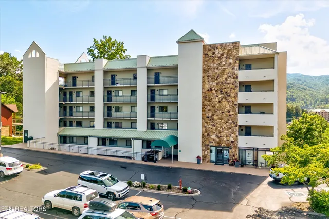 $360,000 | 354 East Holly Ridge Road, Unit STE 605, Gatlinburg, TN 37738