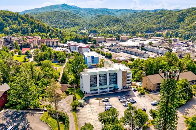 $360,000 | 354 East Holly Ridge Road, Unit STE 605, Gatlinburg, TN 37738