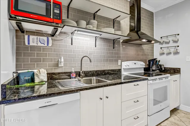 $360,000 | 354 East Holly Ridge Road, Unit STE 605, Gatlinburg, TN 37738