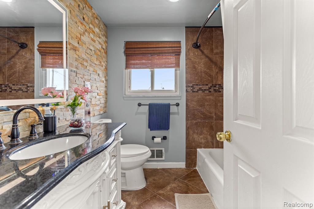 4604 Palmer Street Dearborn, MI 48126 - Photo 13 of 27