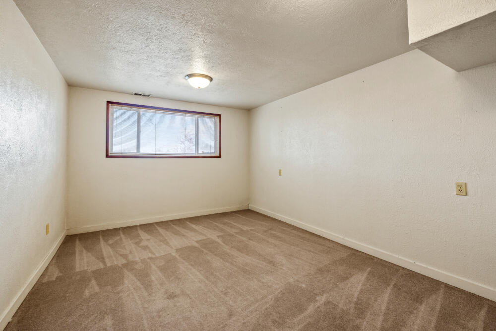 23131 North Poe Valley Road Klamath Falls, OR 97603 - Photo 28 of 45 an empty room with windows