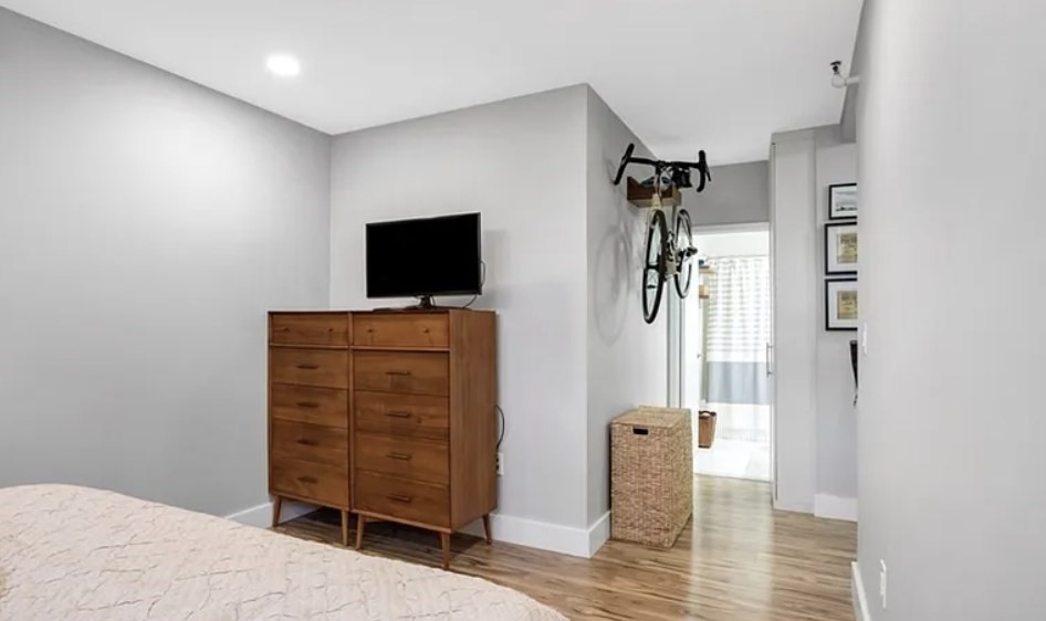 42 8th Street, Unit 3103 Boston, MA 02129 - Photo 6 of 11 a view of a livingroom with walk in closet and bedroom