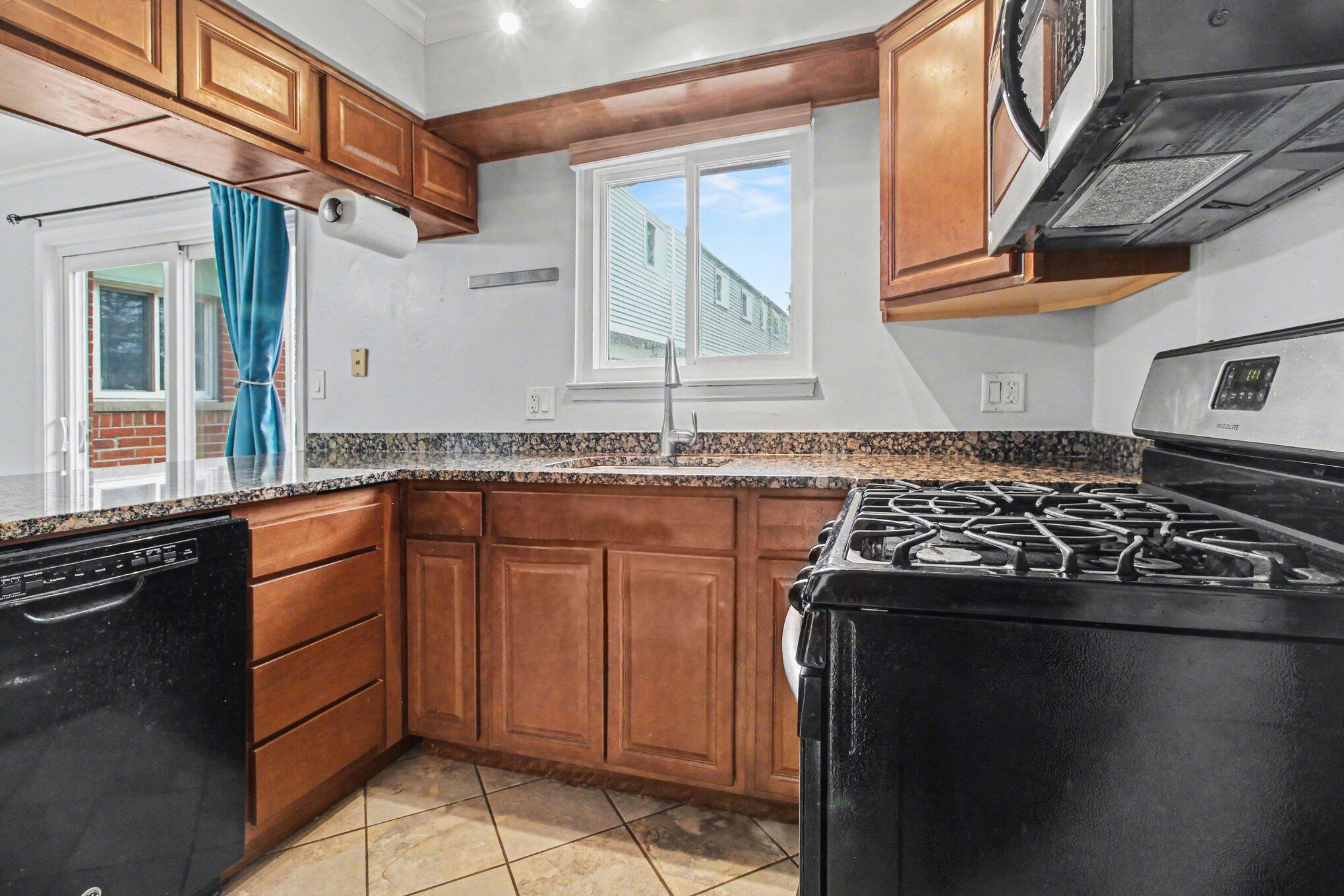 3026 Williamsburg Road Ann Arbor, MI 48108 - Photo 13 of 29 013_file_8070