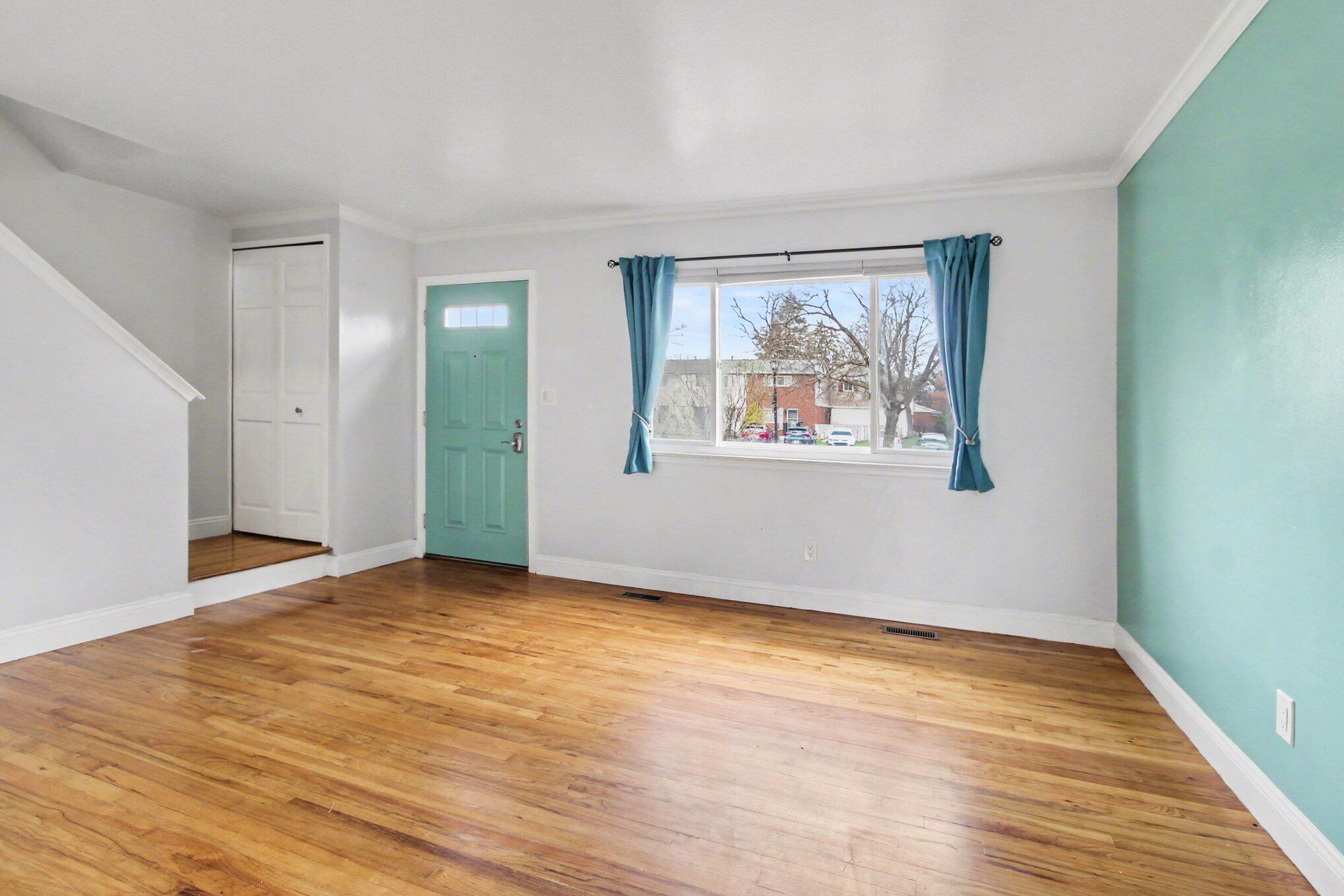 3026 Williamsburg Road Ann Arbor, MI 48108 - Photo 7 of 29 007_file_9431