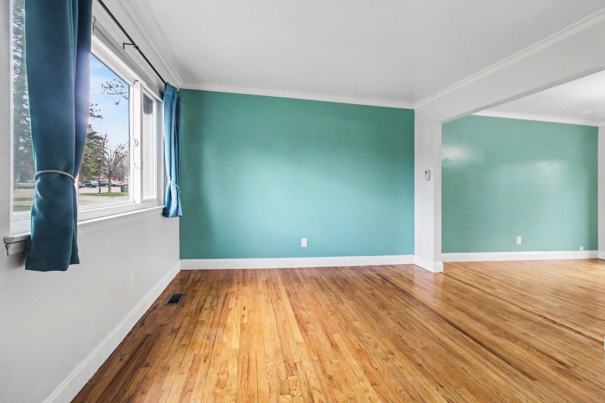 3026 Williamsburg Road Ann Arbor, MI 48108 - Photo 8 of 29 008_file_5201