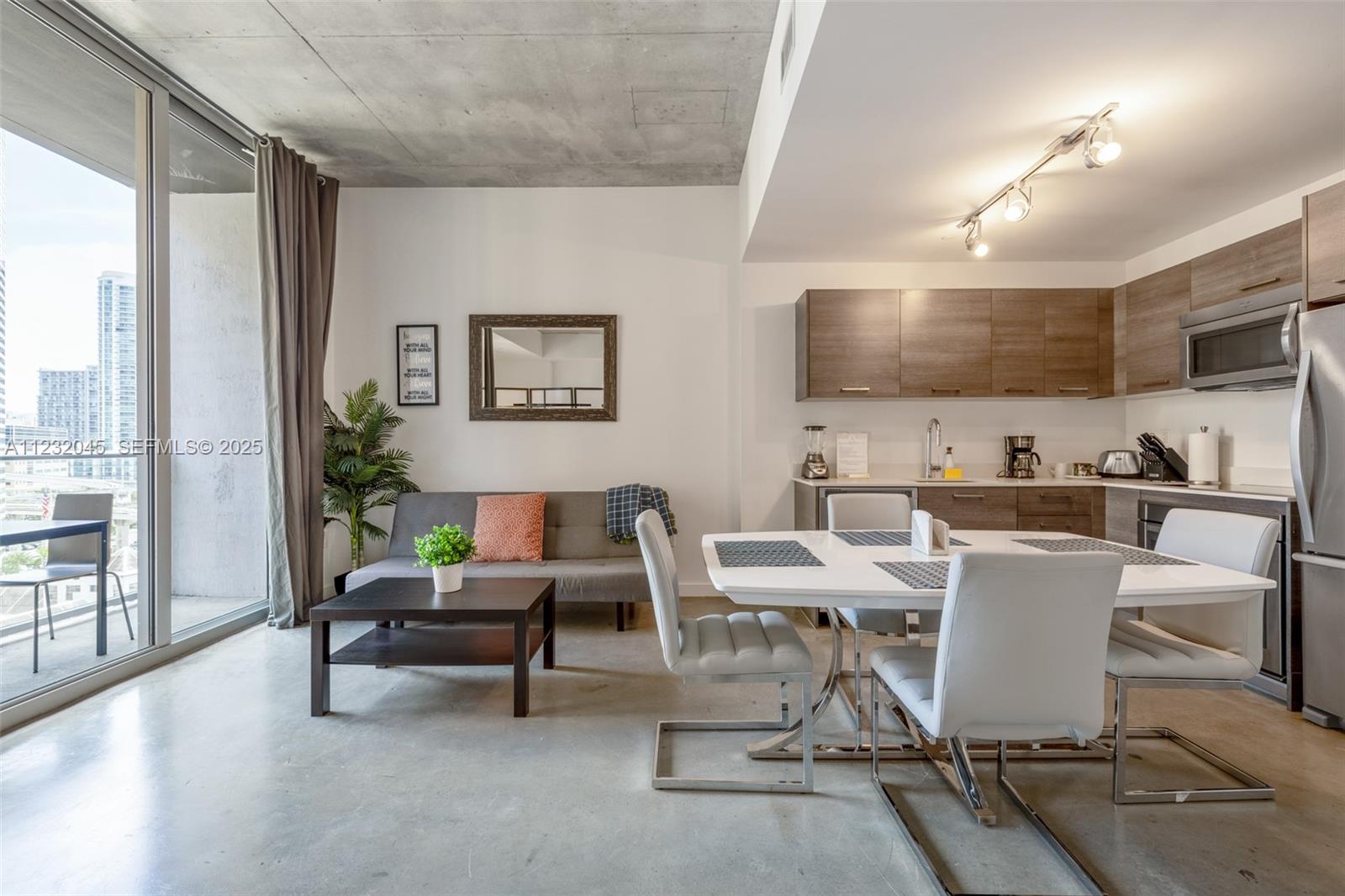 151 Southeast 1st Street, Unit 809 Miami, FL 33131 - Photo 3 of 45