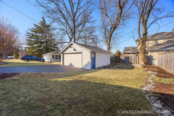 $549,000 | 882 Hillside Avenue, Glen Ellyn, IL 60137