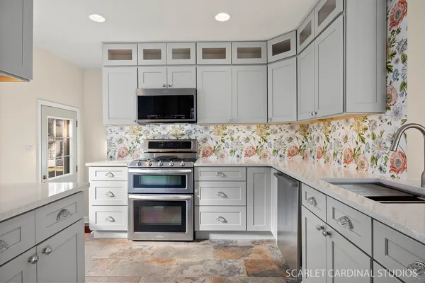 $549,000 | 882 Hillside Avenue, Glen Ellyn, IL 60137