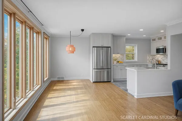 $549,000 | 882 Hillside Avenue, Glen Ellyn, IL 60137