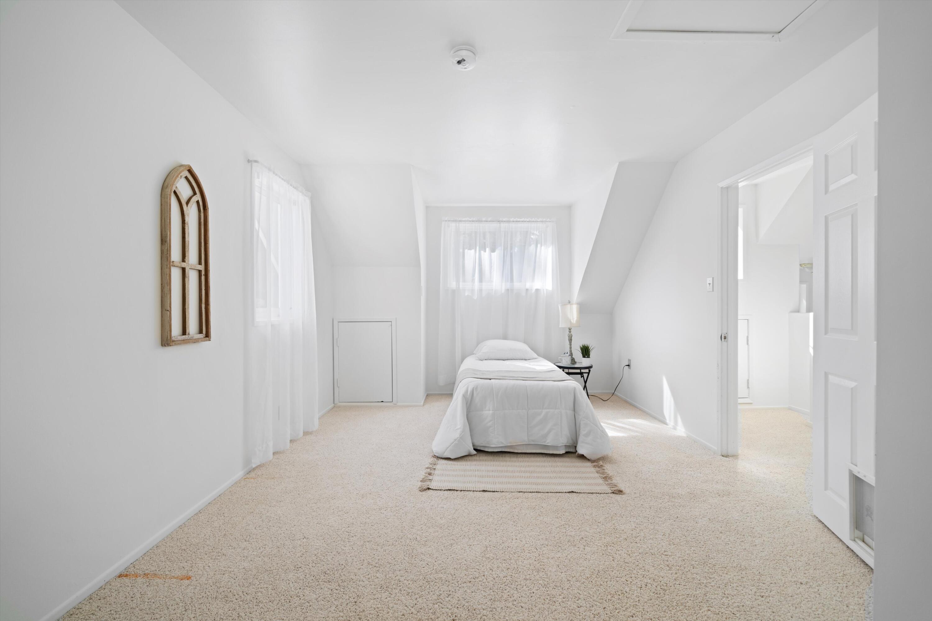 16930 Grindelwald Drive Tehachapi, CA 93561 - Photo 22 of 45 a living room with furniture