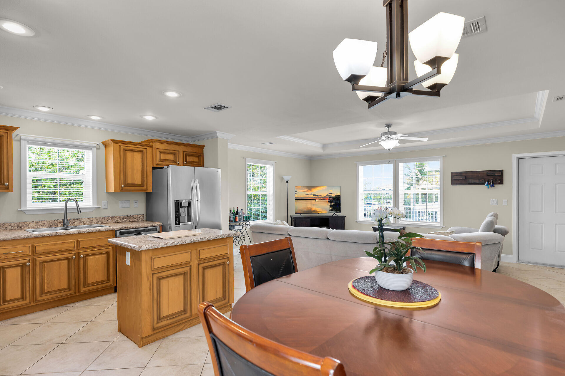 437 Pirates Road Summerland Key, FL 33042 - Photo 19 of 39 a kitchen with a table and chairs